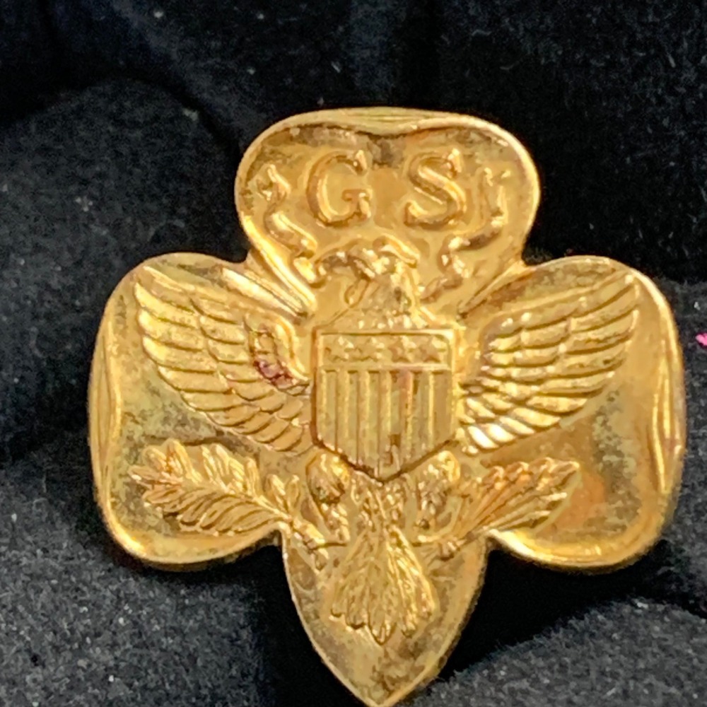 Vintage Girl Scout Trefoil Membership Pin Gold Tone Eagle Shield Insignia